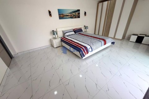 House in Pattaya, Thailand 6 bedrooms № 195884 - photo 12