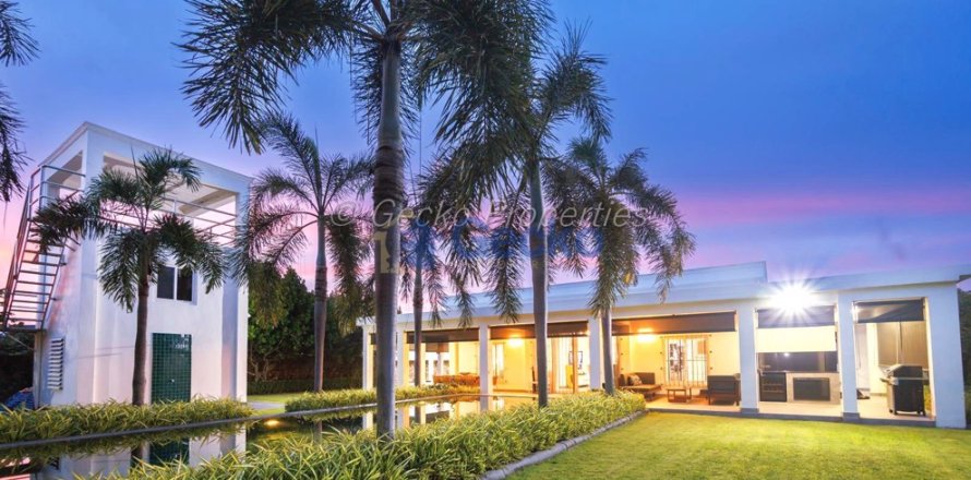 House in Pattaya, Thailand 3 bedrooms № 195887
