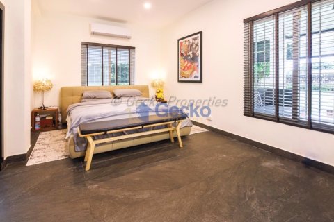 House in Pattaya, Thailand 3 bedrooms № 195887 - photo 16