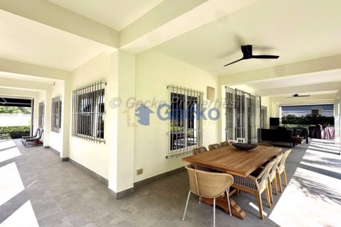 House in Pattaya, Thailand 3 bedrooms № 195887 - photo 19