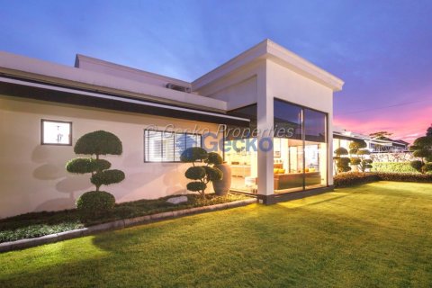 House in Pattaya, Thailand 3 bedrooms № 195887 - photo 25
