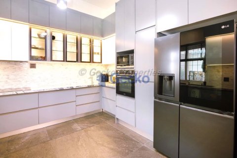 House in Pattaya, Thailand 3 bedrooms № 195887 - photo 13