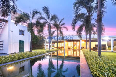 House in Pattaya, Thailand 3 bedrooms № 195887 - photo 2