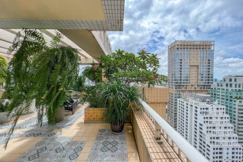 Кондоминиум с 3 спальнями в Бангкоке, Таиланд № 143475 - фото 18