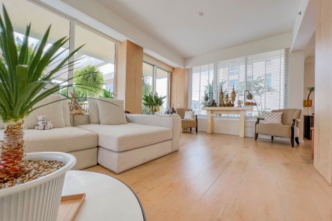 Кондоминиум с 3 спальнями в Бангкоке, Таиланд № 143475 - фото 2