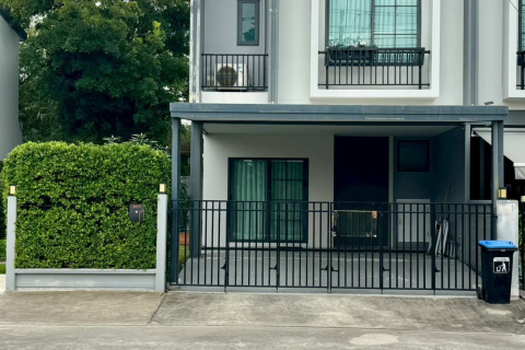 Townhouse in Bang Kaeo, Thailand 3 bedrooms № 161626