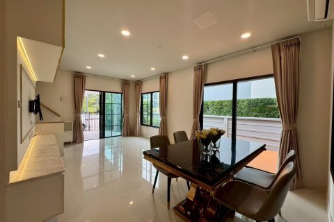 Townhouse in Bang Kaeo, Thailand 3 bedrooms № 161626 - photo 6