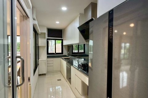 Townhouse in Bang Kaeo, Thailand 3 bedrooms № 161626 - photo 8