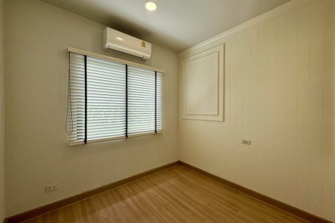 Townhouse in Bang Kaeo, Thailand 3 bedrooms № 161626 - photo 12