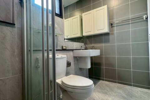 Townhouse in Bang Kaeo, Thailand 3 bedrooms № 161626 - photo 16