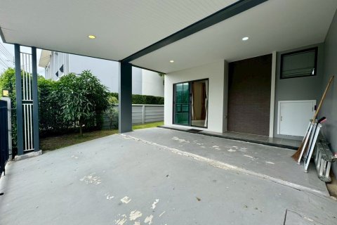 Townhouse in Bang Kaeo, Thailand 3 bedrooms № 161626 - photo 23