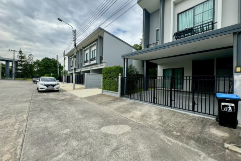 Townhouse in Bang Kaeo, Thailand 3 bedrooms № 161626 - photo 22