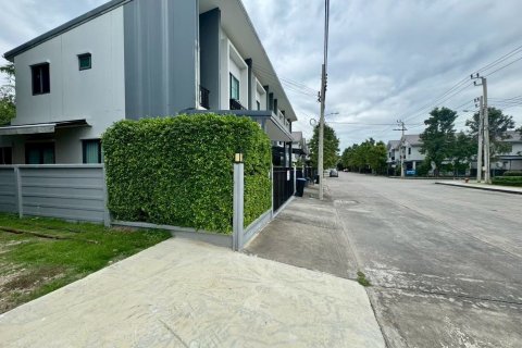 Townhouse in Bang Kaeo, Thailand 3 bedrooms № 161626 - photo 21
