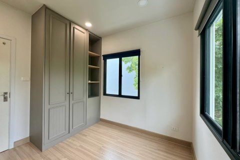 Townhouse in Bang Kaeo, Thailand 3 bedrooms № 161626 - photo 14