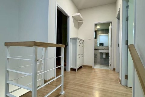Townhouse in Bang Kaeo, Thailand 3 bedrooms № 161626 - photo 9