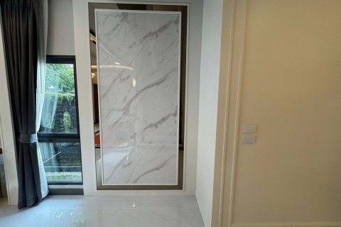 House in Bang Kaeo, Thailand 4 bedrooms № 144918 - photo 30