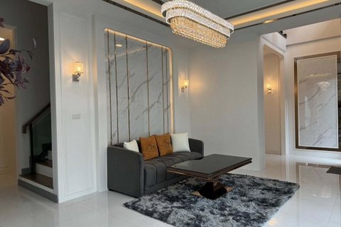 House in Bang Kaeo, Thailand 4 bedrooms № 144918 - photo 12