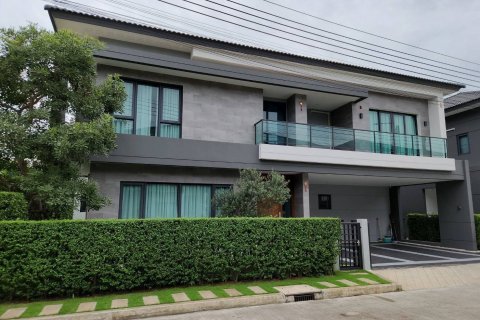 House in Bang Kaeo, Thailand 4 bedrooms № 144918 - photo 1
