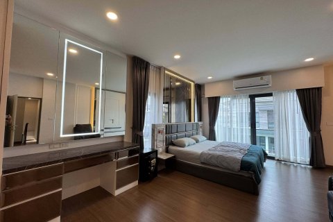 House in Bang Kaeo, Thailand 4 bedrooms № 144918 - photo 4