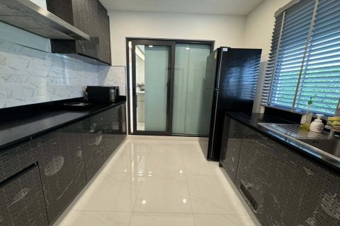 House in Bang Kaeo, Thailand 4 bedrooms № 144918 - photo 15