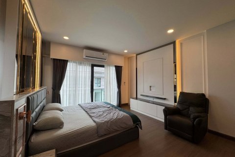 House in Bang Kaeo, Thailand 4 bedrooms № 144918 - photo 23