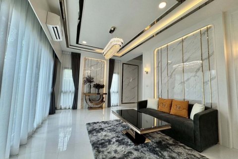 House in Bang Kaeo, Thailand 4 bedrooms № 144918 - photo 9