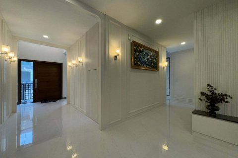 House in Bang Kaeo, Thailand 4 bedrooms № 144918 - photo 24