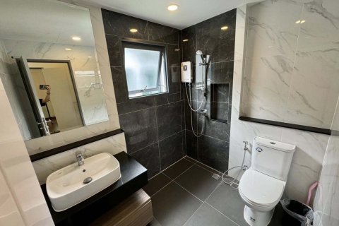 House in Bang Kaeo, Thailand 4 bedrooms № 144918 - photo 11