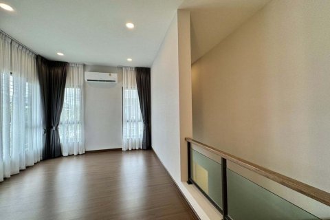 House in Bang Kaeo, Thailand 4 bedrooms № 144918 - photo 10