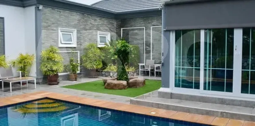 Casa de 4 dormitorios en Pattaya, Tailandia № 211221