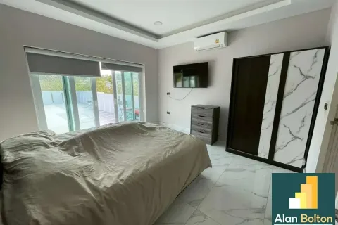 Casa de 3 dormitorios en Pattaya, Tailandia № 211220 - foto 11