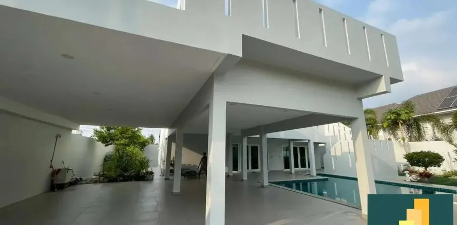 Casa de 3 dormitorios en Pattaya, Tailandia № 211220