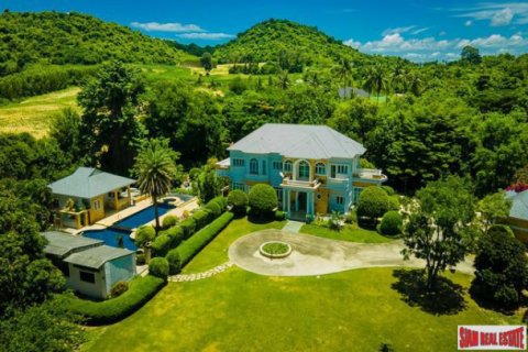 Villa à Chonburi, Thaïlande 6 chambres № 203159
