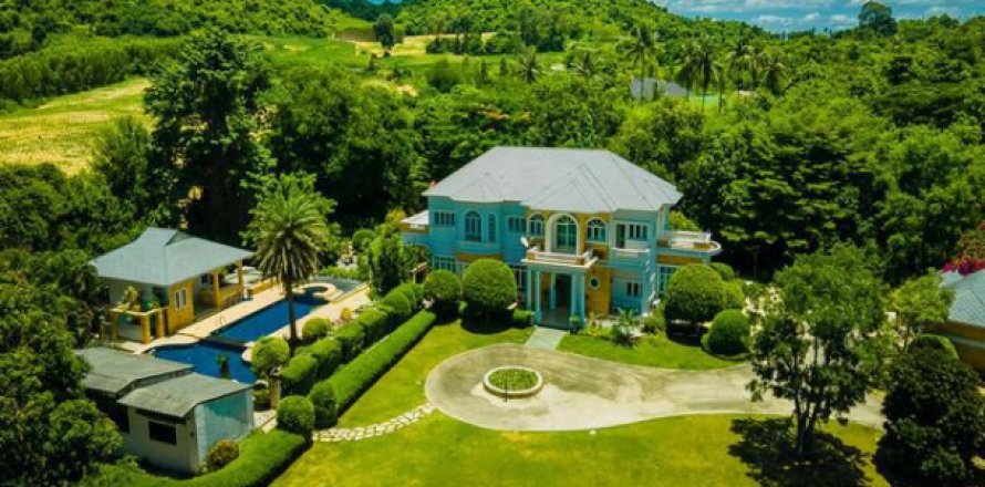 Villa à Chonburi, Thaïlande 6 chambres № 203159