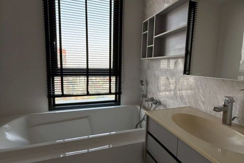 Condo in Watthana, Bangkok, Thailand, 2 bedrooms № 154929 - photo 2