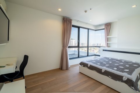 Condo in Watthana, Bangkok, Thailand, 2 bedrooms  № 154929 - photo 4