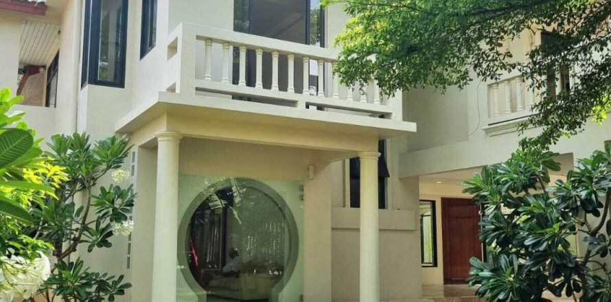 House in Phuket, Thailand 4 bedrooms № 161877
