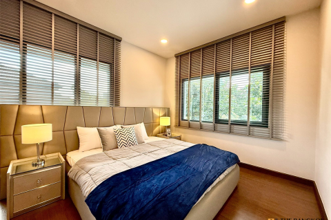 House in Bangkok, Thailand 5 bedrooms № 190298
