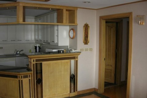 Кондоминиум с 2 спальнями в Ваттхане, Бангкок, Таиланд № 136036 - фото 10