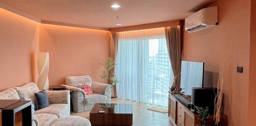 Studio in the Condo in Huai Khwang, Bangkok, Thailand  № 136033