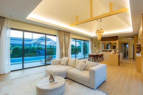 Villa in Pran Buri, Thailand 3 bedrooms № 176803 - photo 8