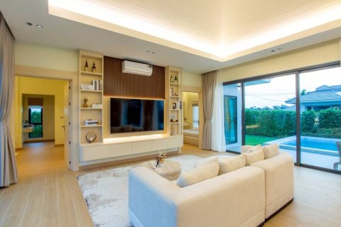 Villa in Pran Buri, Thailand 3 bedrooms № 176803 - photo 5