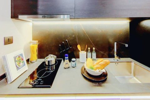 Condo in Khlong Toei, Bangkok, Thailand, 1 bedroom  № 176808 - photo 4