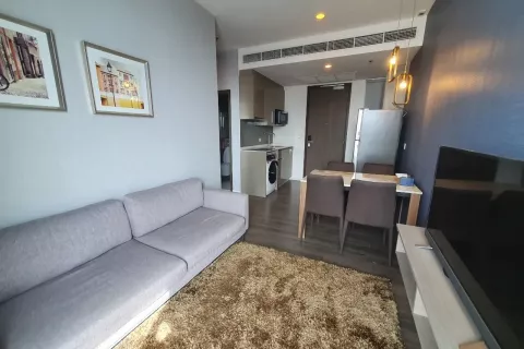 Condo in Phra Khanong, Bangkok, Thailand, 2 bedrooms  № 136561 - photo 1