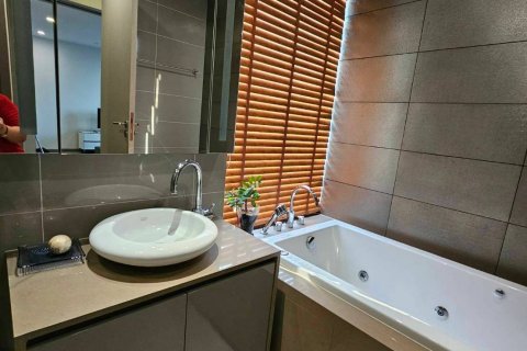 Condo in Bangkok, Thailand, 2 bedrooms  № 143090 - photo 8