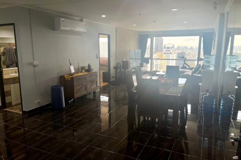 Condo in Bangkok, Thailand, 2 bedrooms  № 143089 - photo 3