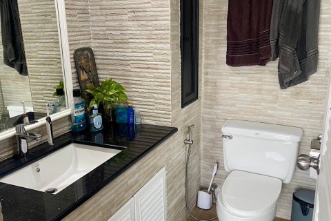 Condo in Bangkok, Thailand, 2 bedrooms  № 143089 - photo 9