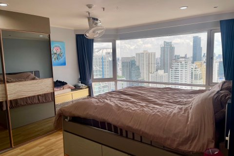 Condo in Bangkok, Thailand, 2 bedrooms  № 143089 - photo 4