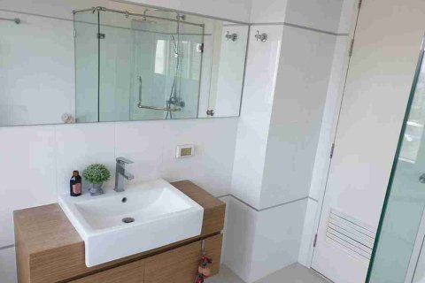 Condo in Bangkok, Thailand, 2 bedrooms № 183383 - photo 4