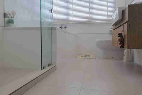 Condo in Bangkok, Thailand, 2 bedrooms № 183383 - photo 3